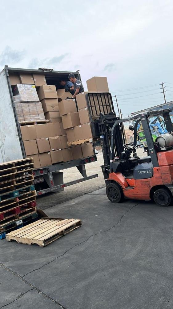 Tráiler cargado de cajas